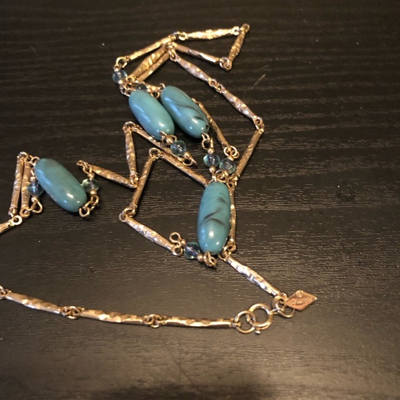 Sarah Coventry Howlite and Blue Topaz Necklace - Picture 5 of 6